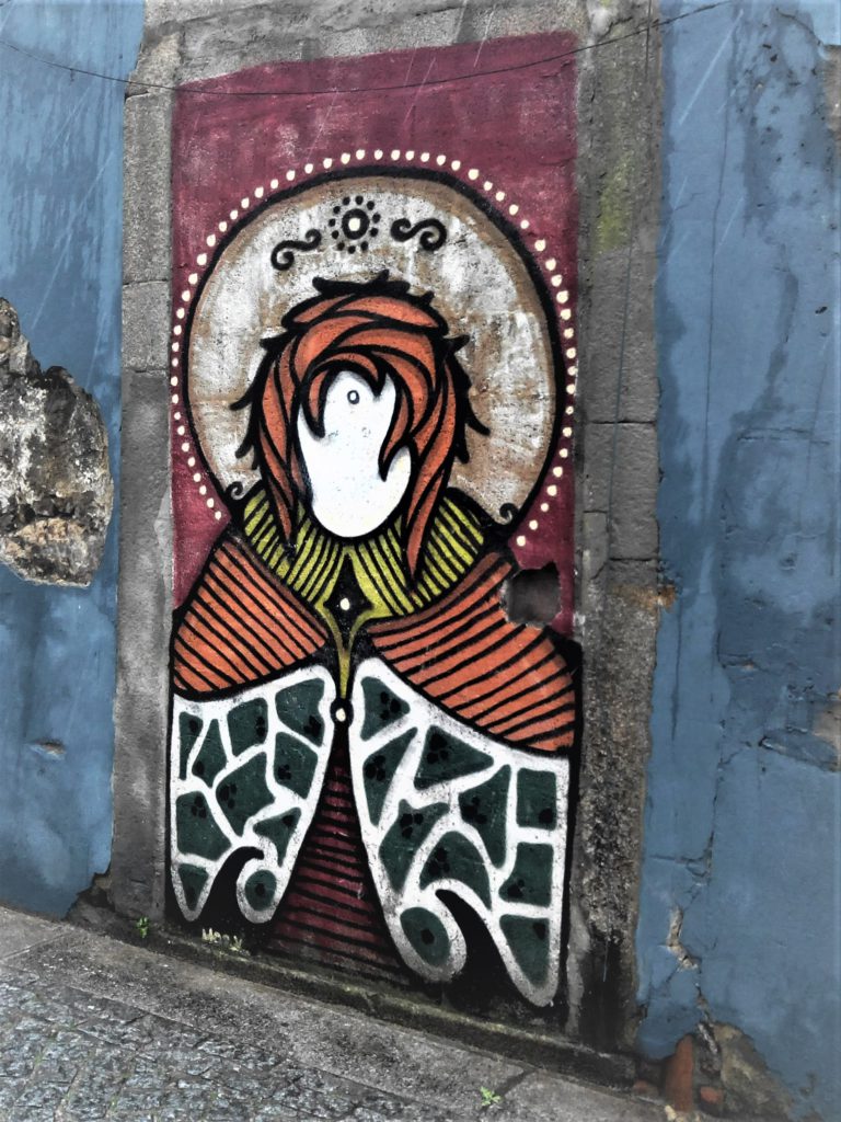 Graffiti sur un mur représentant un ange