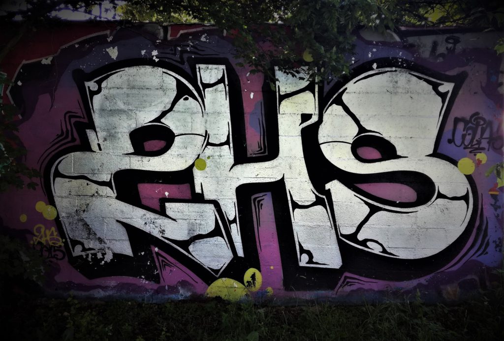 RHS écrit en graffiti