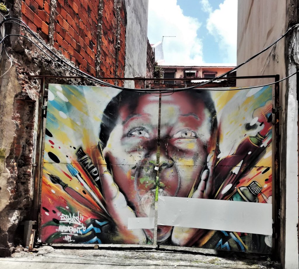 Oeuvre street art présentant un homme se tenant la tête entre ses mains