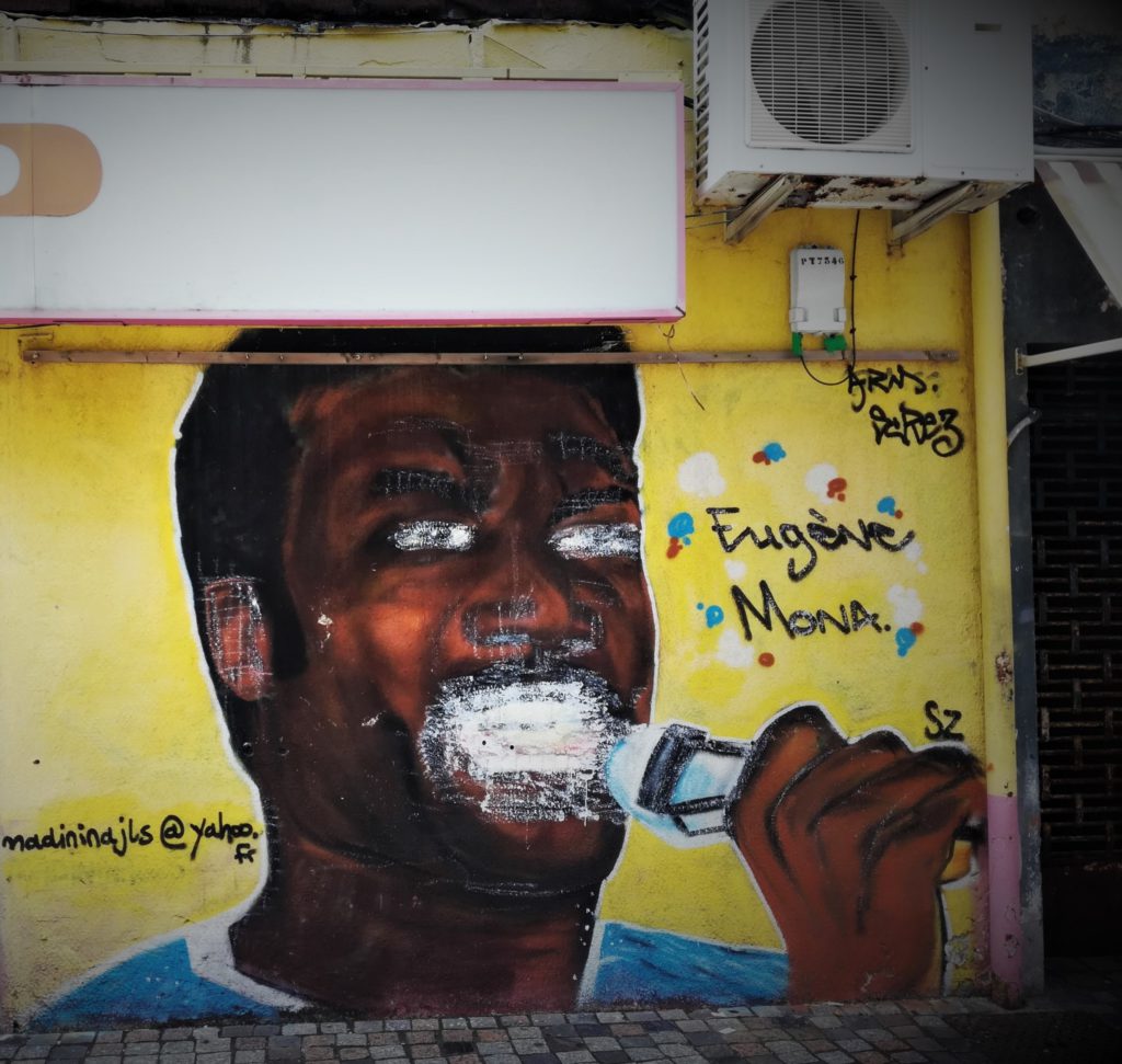 Oeuvre street art du chanteur traditionnel Eugène Mona