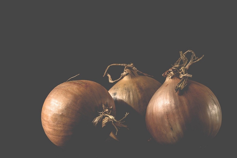 Technique culinaire : 3 façons de couper un oignon