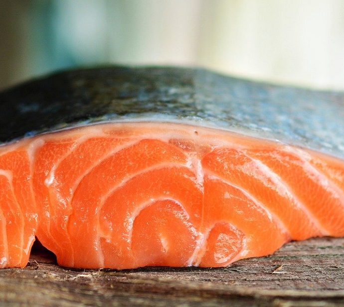 Technique culinaire : Désarêter du saumon