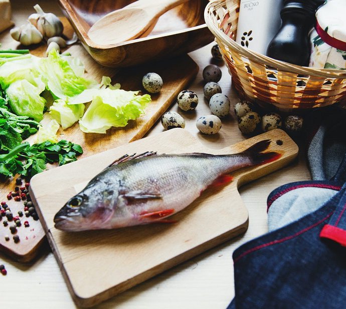 Technique culinaire : Fileter et enlever la peau d’un poisson