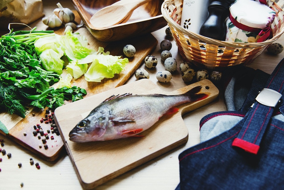 Technique culinaire : Fileter et enlever la peau d’un poisson