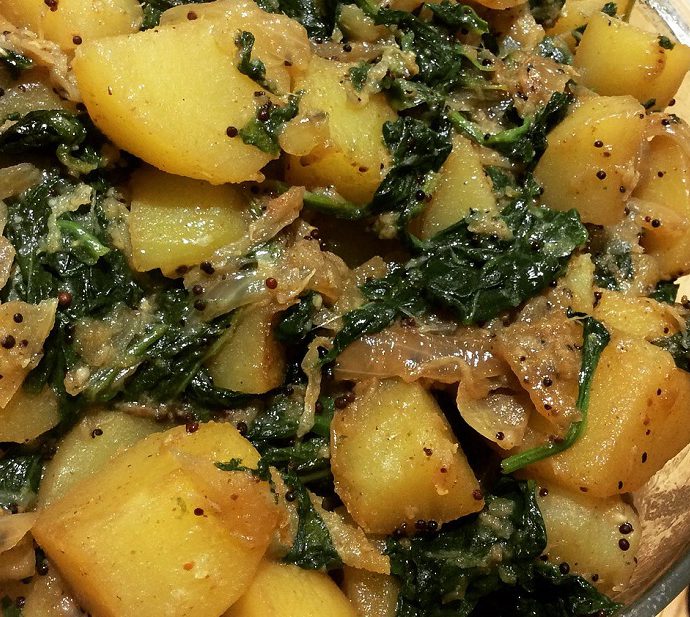 Saag Aloo, un accompagnement d’épinards et de pommes de terre venu du Pendjab