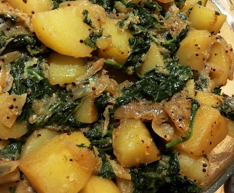 Saag Aloo, un accompagnement d’épinards et de pommes de terre venu du Pendjab