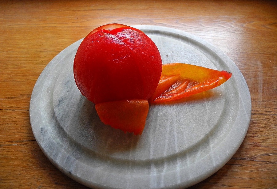 Technique culinaire : Peler et épépiner une tomate