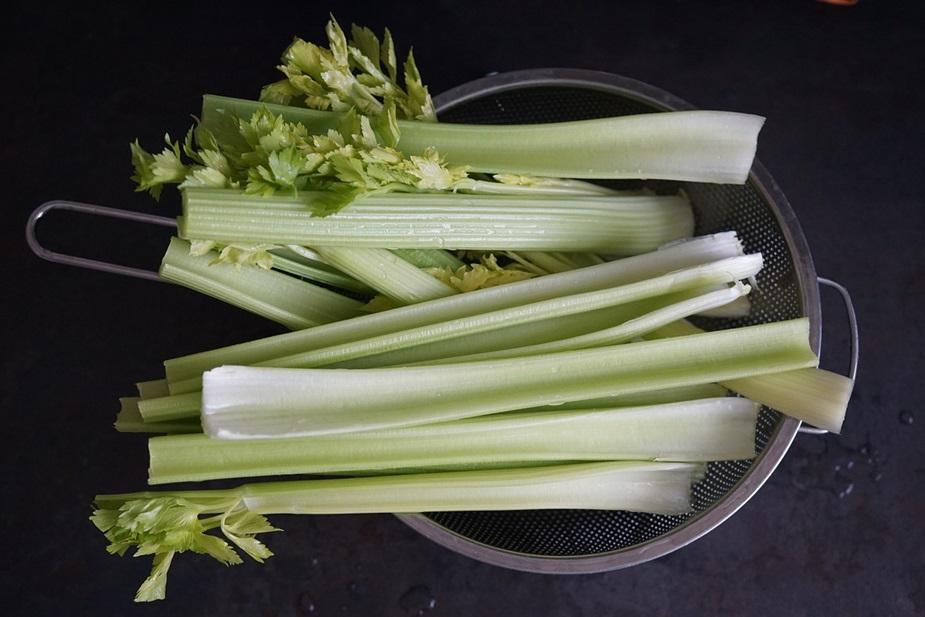 Technique culinaire : Préparer le céleri branche