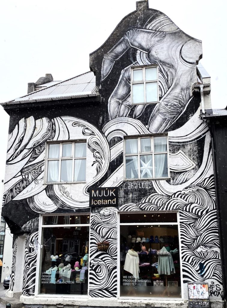 Œuvre de street art à Reykjavik