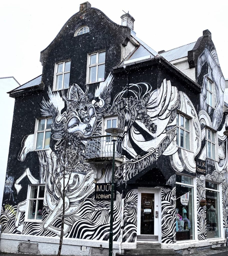 Œuvre de street art à Reykjavik